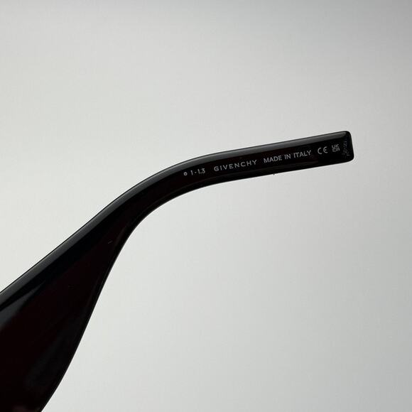 BRAND NEW Givenchy Sunglasses GV40044U 01A Black Grey Unisex